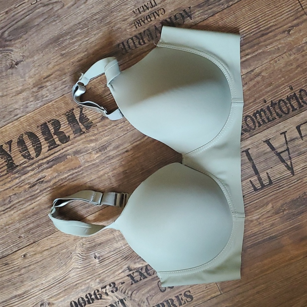 STRM LINE, green bra, size 38DD